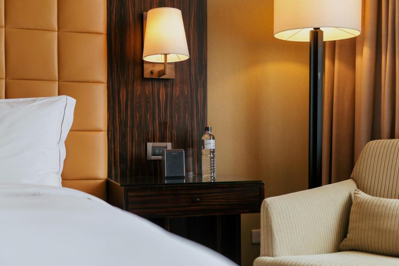 Hotel The Landis Tchaj-čung Exteriér fotografie A wall-mounted light